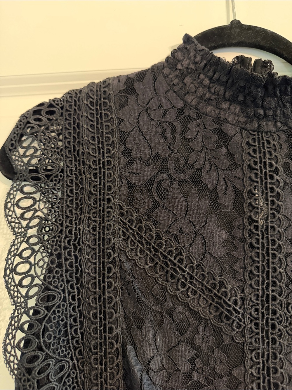 Cable & Gauge Black Lace High-Neck Women's Top - Elegant Sleeveless Design - Picture 2 of 5